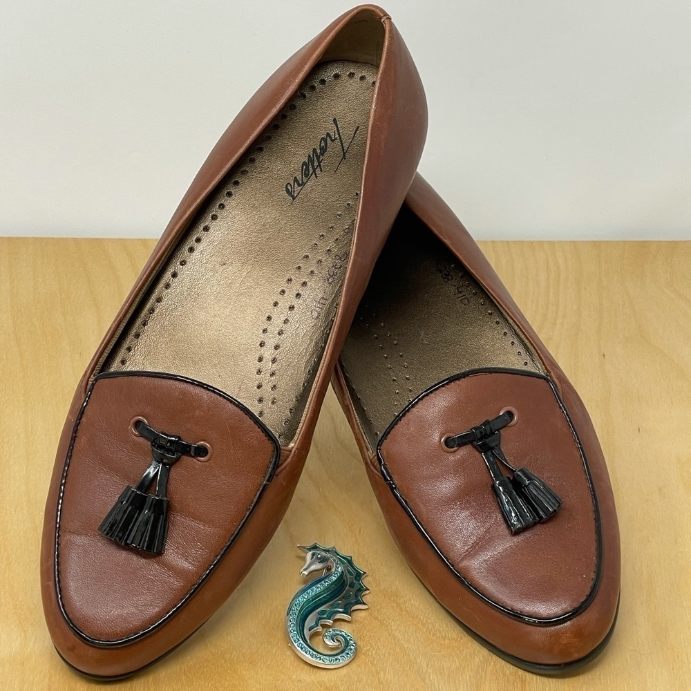 Trotters Brown Leather Loafer w/Black Tassels 9.5W